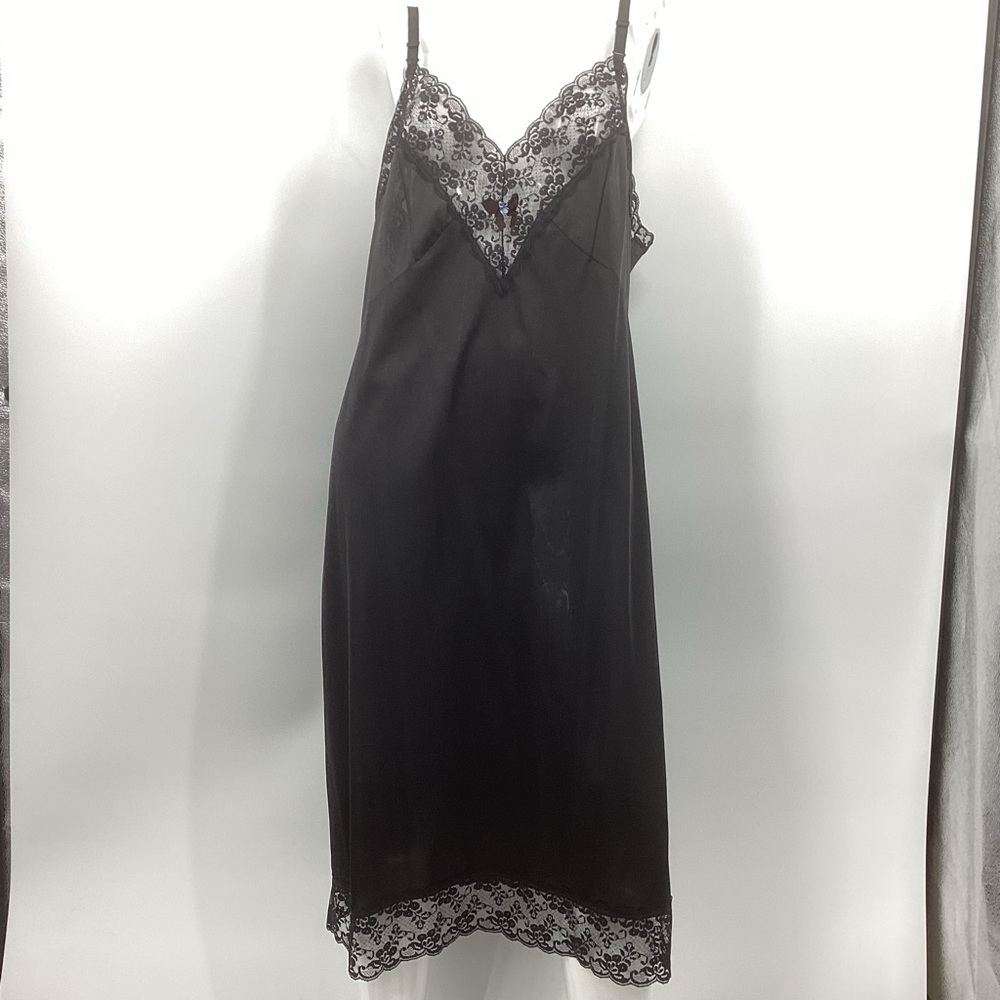 *** Larger Size Vintage Black Nylon Slip No Label *** Plus ? (P2P 23" ! )